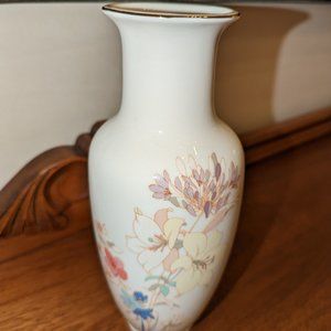 VINTAGE JAPAN VASE HAND PAINTED